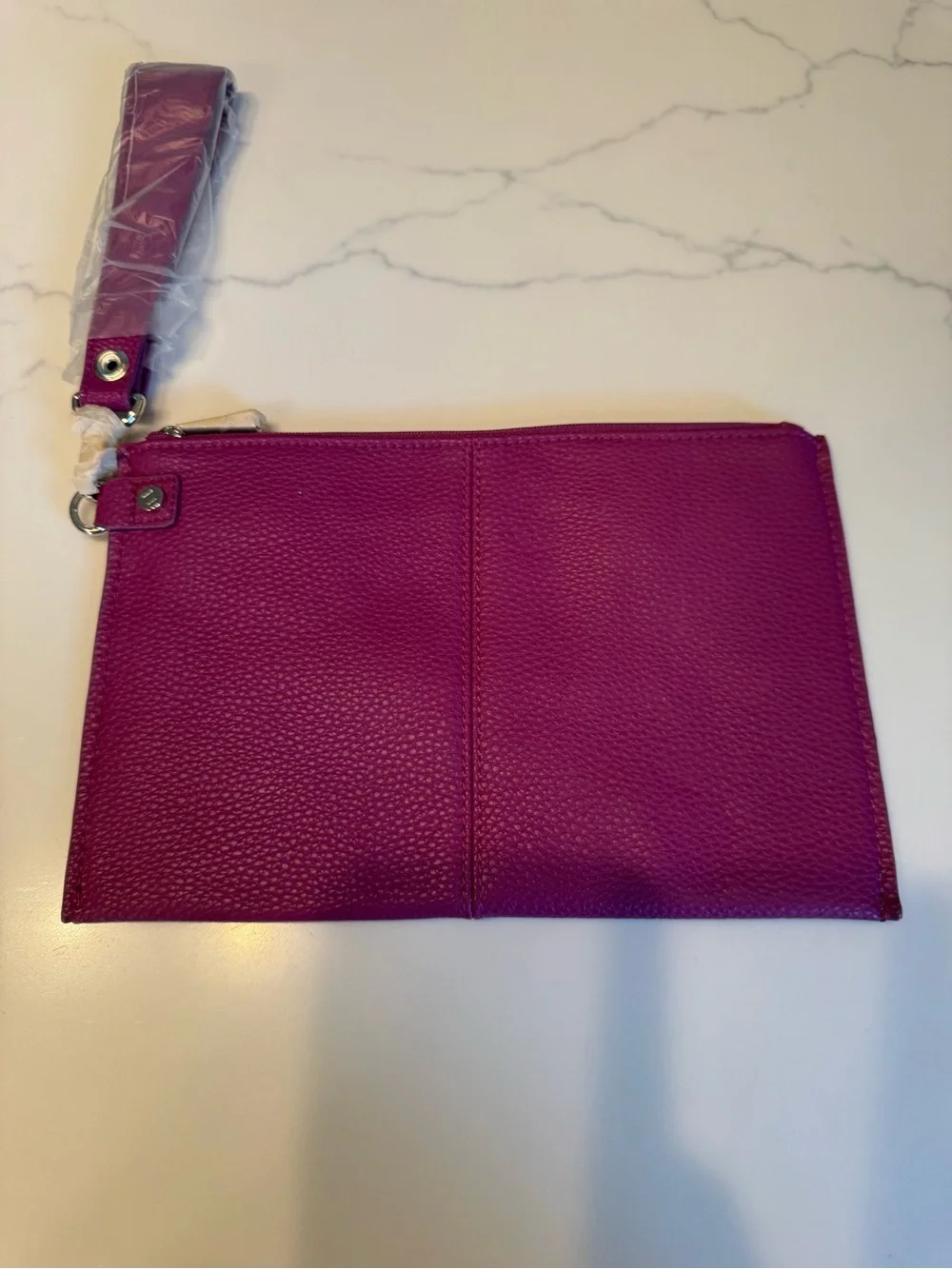 Thirty-One 31 Jewell Wristlet Wallet Fuchsia Pebble Finish NEW‎ w/Packaging